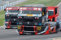 Gleich beim ersten Rennen zeigten sich die schwarz-roten Boliden von Renault Trucks-MKR Technology in Bestform