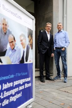 Martin_Schulze_und_Harald_Wagener_von_BusinessCode_bieten_Büroarbeitsplätze_am_Unternehmens.jpg