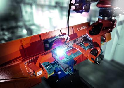 With their excellent control properties, the servo motors of the new DSH1 series (on the right) achieve the high quality and precision that are required e.g. for specific welding seams
