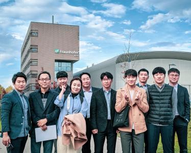 Der Besuch beim Fraunhofer IGCV in Augsburg gehörte zum umfangreichen Programm der koreanischen Delegation / © Eckert Schulen
