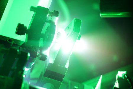 Test der Erzeugung des Protonenstrahls zur Zündung der Fusion an dem 100 TW TRIDENT Laser / Bild: Focused Energy