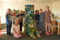 Kinder, die den Unterricht mitgestalten, eigenständig in Lernbüros arbeiten und ihren Alltag in Arbeitsteilung selbst organisieren – mit und ohne Handikap. Die Rittal Foundation unterstützt das einzigartige Konzept der Peter-Härtling-Grundschule mit 30.000 Euro / Quelle: Rittal GmbH & Co. KG