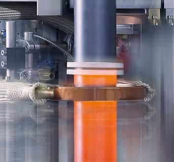 Energiequelle, Kühlsystem sowie Prozesszelle befinden sich bei der eldec MIND-M platzsparend auf einem gemeinsamen Maschinenständer