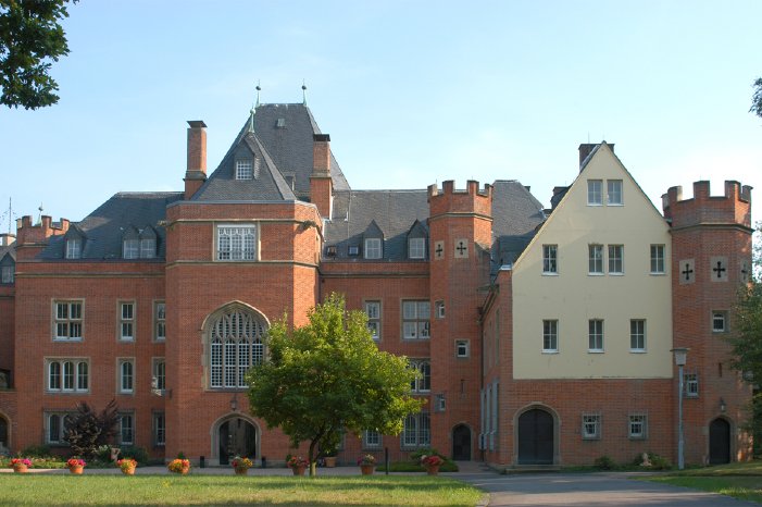 Schloss Birlinghoven Eingang.jpg