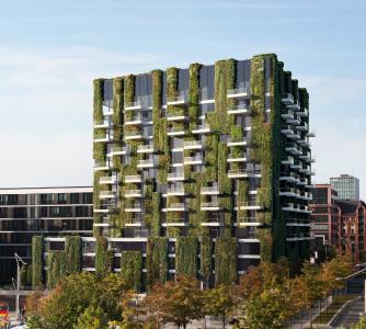 Schüco AF UDC 80 Green Façade ist eine nachhaltige Objektlösung für Großstädte. Und auch auf dem Schüco Campus in Bielefeld wird zukünftig eine begrünte Fassade gezeigt / Bildnachweis: Schüco International KG