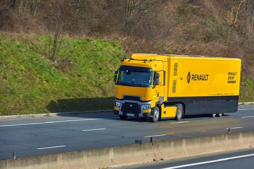 Renault_Trucks_T_Renault_F1_Team_7.jpg
