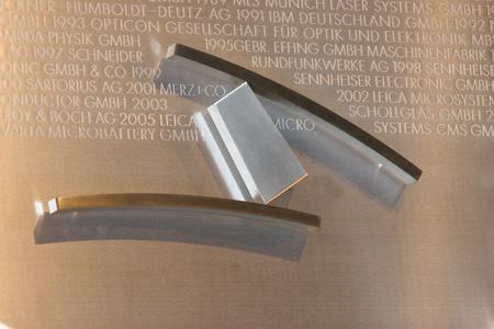 Skulptur Des Innovationspreises Der Deutschen Wirtschaft Erster Innovationspreis Der Welt Wird Als Kunstwerk Dauerhaft Ausgestellt Wirtschaftsclub Rhein Main E V Pressemitteilung Pressebox