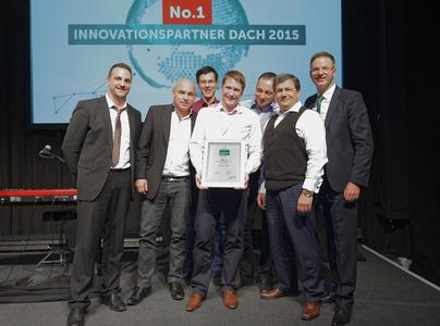 Die Kaspersky Task Force der ectacom freut sich über den von Holger Suhl überreichten Award