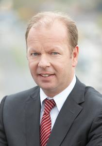 Kobesen (48) ist seit August 2008 Mitglied des PTV-Vorstands. Als Logistikberater gründete und leitete er die Firmen Districon und Ordis, heute PTV Benelux. Er verantwortet ab April 2010 das Geschäftsfeld Logistics