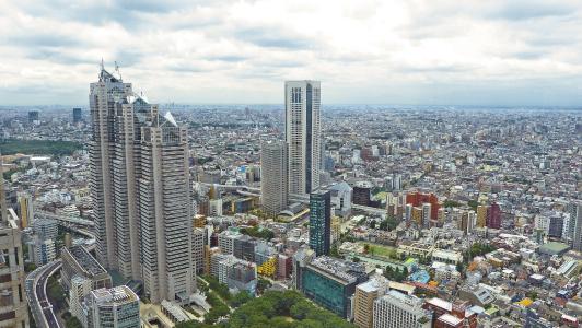 Dschungel aus Beton und Asphalt . Mit rund 37 Millionen Einwohnern ist Tokio die derzeit größte Stadt der Welt.