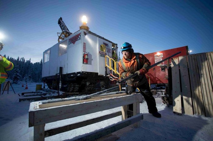 Gold Terra - core_drill_and_person_CONNEKTAR.jpg