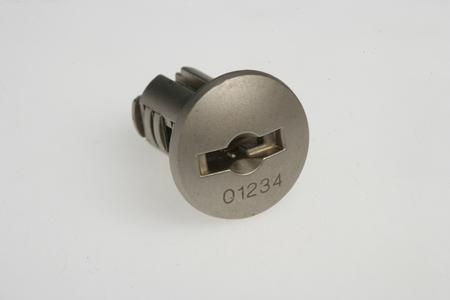 Für die abriebfeste und manipulationssichere Kennzeichnung stehen verschiedene Laser der Serie e-SolarMark zur Verfügung / Foto - Bluhm Systeme