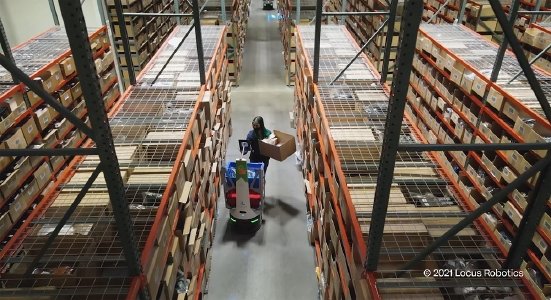 evo hält dank Kӧrber und Locus Robotics mit wachsendem E-Commerce Schritt