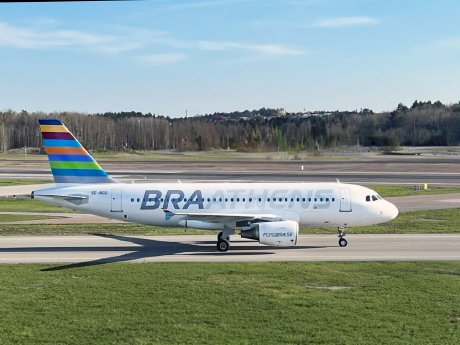 Flygplan-Airbus-A319-SE-RGD-Bromma_Copyright_Braathens_Regional_Airlines.jpg
