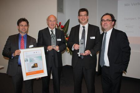 Auszeichnung für innovatives Ticketsystem: Christophe Fondrier (highQ), Hans-Andreas Hoffmann (KreisVerkehr Schwäbisch Hall), Thomas Hornig (highQ) und Prof. Dr. Karl-Heinz Wehking (Universität Stuttgart, v.l.n.r.) bei der feierlichen Überreichung des RFID-Mittelstandsawards 2011. (Foto: NEG)