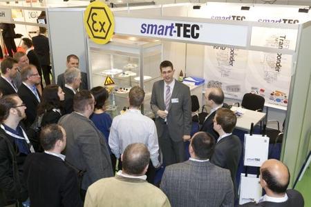 Besuch des smart-TEC Standes der GuidedTour Teilnehmer im Rahmen des "Chief RFID Manager" des FIR Aachen © Bild EUROFORUM/GUST