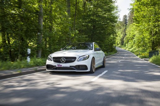 low_KW_V3_Mercedes-Benz_C63AMG_Fahraufnahme05.jpg
