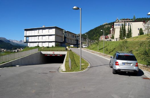 St.+Moritz_Parkhaus+Serletta_2009-08-06_ATo.jpg