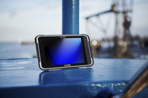 Nordalp_Algiz-RT8-Pro_rugged-tablet-bright-screen-water.jpg