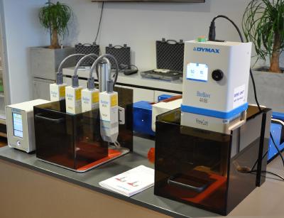 40 Jahre voller Innovationen – modernste Dymax Technologie bei der Dymax Europe GmbH.
Foto: Dymax