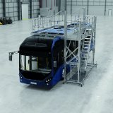 Sicherer Dachzugang in der Buswartung mit der höhenverstellbaren und fahrbaren Arbeitsplattform von KRAUSE – normgerecht, praxisnah und wirtschaftlich durchdacht.