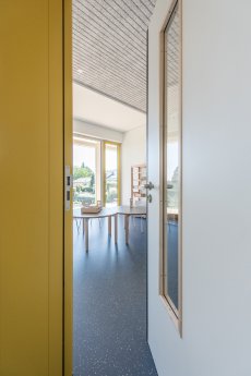 Küffner Fingerschutztüren - Kita Gaiberg C_8708.jpg