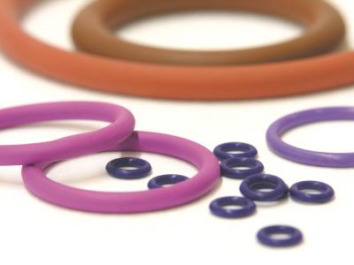 OVE Plasmatec GmbH beschichtet Elastomer-Dichtungen mit Gleitlack und verbessert Reibwerte.