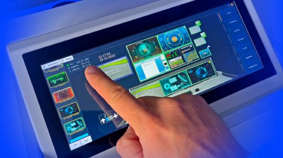 6-jst-commandpad-intuitive-bedienoberflaeche-kontrollraum.png