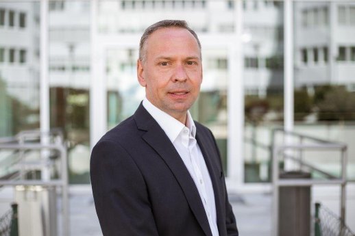 Robert_Schuhmacher.jpg