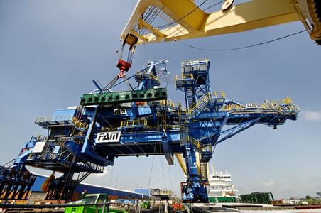 Schwergut-Rekord im Neustädter Hafen