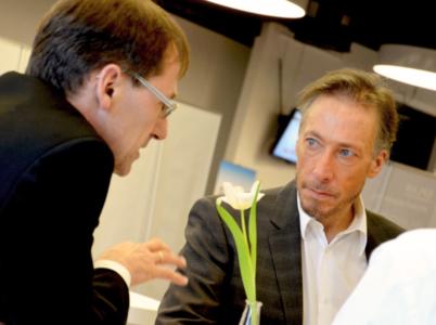 By communicating and listening, the software manufacturer can learn about the customers’ needs and realize them completely