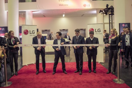 Bild_LG Electronics_Eröffnung Europazentrale Eschborn.jpg