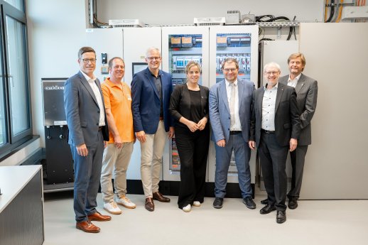 Besuch NRW-Wirtschaftsministerin Mona Neubaur_Weidmüller DC Innovation Hub.jpg