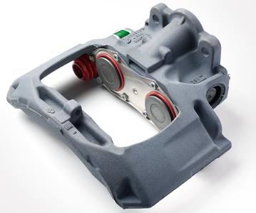 The latest addition to the Knorr-Bremse Genuine Remanufactured Portfolio: a caliper for SN6 and SK7 trailer disc brakes. For older trailers in particular, these industrially reconditioned products, which offer less mileage, represent 100% OE manufacturer quality, providing a low-cost, safe alternative for value-based repairs / © Knorr-Bremse