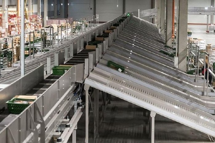 1GA75-Equinox-photo-03._Cross-belt_sorter.JPG