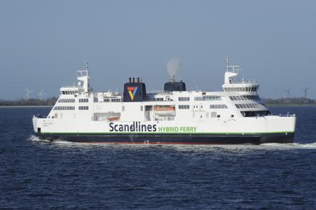 Die Hybridfähre Prinsesse Benedikte der Reederei Scandlines, die auf der Ostsee zwischen Puttgarden und Rødby (Dänemark) verkehrt, spart dank ebm-papst über 80 % Energie bei der Belüftung.