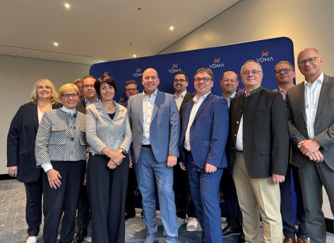 Gruppenfoto_Vorstand_Fluid.jpg
