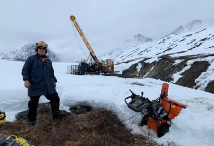 Bohrung auf der Korbel-Lagerstätte; Foto: Nova Minerals