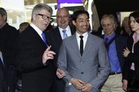 Friedhelm Loh im Gespräch mit Bundeswirtschaftsminister Dr. Philipp Rösler auf der Hannover Messe 2012 (Foto: Rittal GmbH & Co. KG )