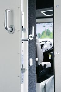 Hohe Sicherheit für Fahrgastraum und Ladung mit Schließlösungen von ASSA ABLOY, (Foto: ASSA ABLOY Sicherheitstechnik GmbH)