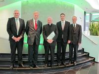 Freuen sich über eine gelungene Veranstaltung (v. l. n. r.): Dr. Günter Stoll, Geschäftsführer Grünbeck GmbH, Walter Ernst, Vorsitzender des Beirates Grünbeck GmbH, Weihbischof Dr. Dr. Anton Losinger, Peter Lachenmeir, Geschäftsführer Grünbeck GmbH, Dr. Heinrich Beyer, Geschäftsführer AGP