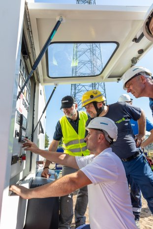 PM_WE25_yy_THW Übung mit WNG in Brüel_Bild 2_Foto WEMAG Stephan Rudolph-Kramer_IMG_6726.jpg
