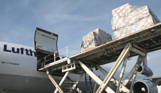 Lufthansa Cargo Beladung.JPG