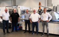 Uwe Telinde (Managing Director NETSTAL Deutschland GmbH), Thomas Fischer (Senior Trainer Injection Moulding SKZ Horb am Neckar), Peter Schmid (Head of Application & Training NETSTAL Maschinen AG), André Liebscher (Area Sales Manager South, NETSTAL Deutschland GmbH) and Jürgen Kern (Site Manager SKZ Horb am Neckar) at the handover of the new injection moulding machine in Horb am Neckar on June 25, 2024 (from left). (Photo: SKZ)