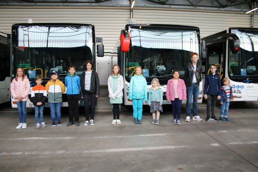 PM_Bustaufe_Kindernahmen verschönern Weimarer Stadtbusse_Bild 1_alle Gew....jpg