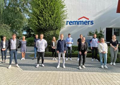 Corona bedingt stiegen zuerst die Auszubildenden der kaufmännischen Bereiche ins erste Ausbildungsjahr ein / Bildquelle: Remmers, Löningen
