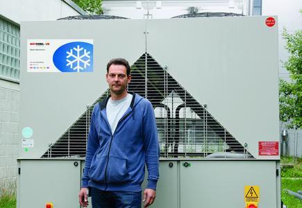 Marc Trölenberg aus dem Team des Technischen Betriebs des Instituts kannte den Dienstleister für mobile Anlagen bereits aus seiner Tätigkeit als Planer