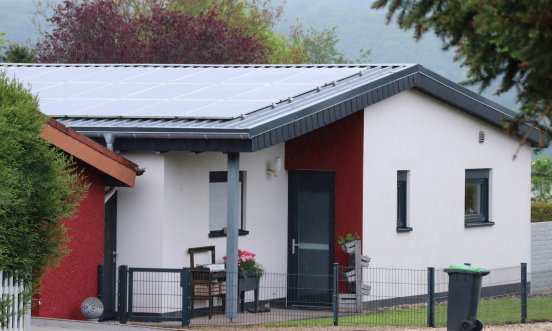 Trapezprofile von LUXMETALL® als Grundlage für eine PV-Anlage..JPG