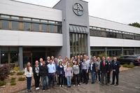 Die Teilnehmer des PUR-Workshop bei Bayer MaterialScience; ganz rechts Stephan Kretschmann (Leiter Marketing & Entwicklung), Dr. Hans-W. Schloz (Geschäftsführer FSK) und Herbert Radunz (Geschäftsführer BMS Oldenburg GmbH) (von links nach rechts).