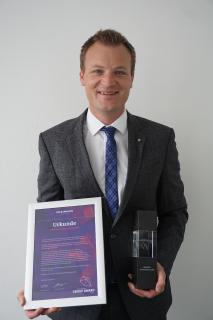 HARTING Automotive Managing Director Marco Grinblats beams after Harting Automotive received the Volkswagen Group Award 2020 in the “E-Mobility” category